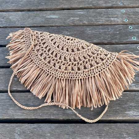 CLUTCH WITH FRINGES - RAFIA